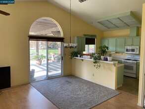 2339 Cherry Hills Dr in Discovery Bay, CA - Foto de edificio - Building Photo