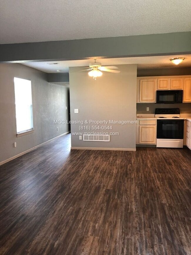 1023 Garden Dr in Harrisonville, MO - Building Photo - Building Photo