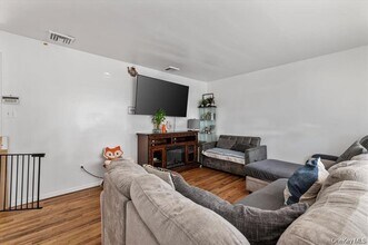 22 Hudson Pl in Hempstead, NY - Building Photo - Building Photo