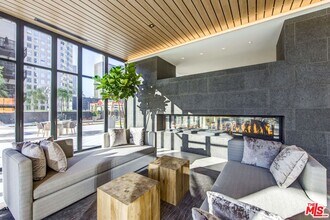 801 S Olive St in Los Angeles, CA - Foto de edificio - Building Photo