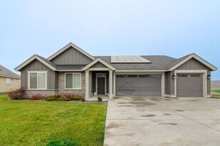 2237 Legacy Ln in Richland, WA - Building Photo