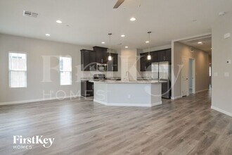 305 Cadence Vista Dr in Henderson, NV - Building Photo - Building Photo