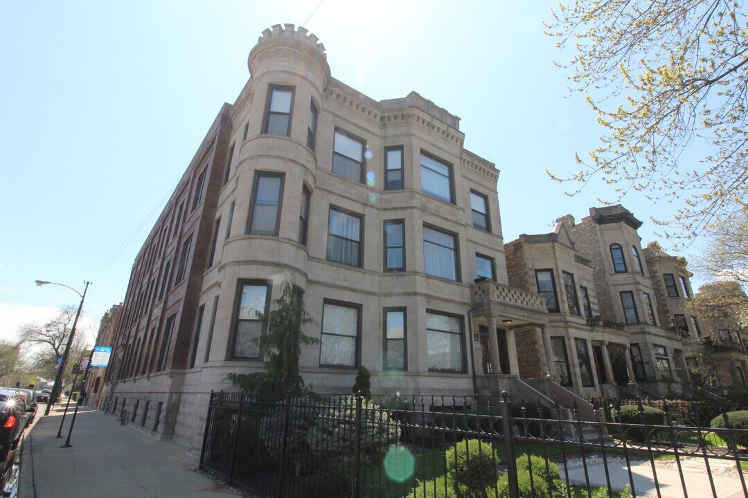 2548 N California Ave in Chicago, IL - Building Photo