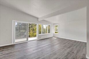 10607 Des Moines Memorial Dr S, Unit #3 in Seattle, WA - Building Photo