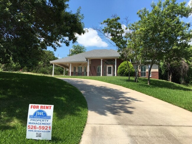 property at 808 Danny Cir
