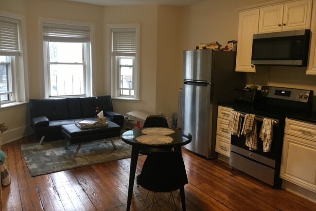 212 Hemenway St, Unit 5 in Boston, MA - Foto de edificio - Building Photo
