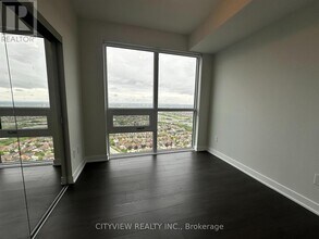 430-4430 Square One Dr in Mississauga, ON - Building Photo - Building Photo