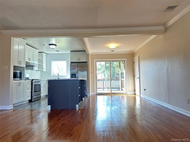 2 Radnor Ct in Hicksville, NY - Building Photo - Building Photo