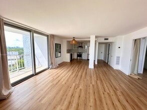 6900 Bay Dr in Miami Beach, FL - Building Photo - Building Photo