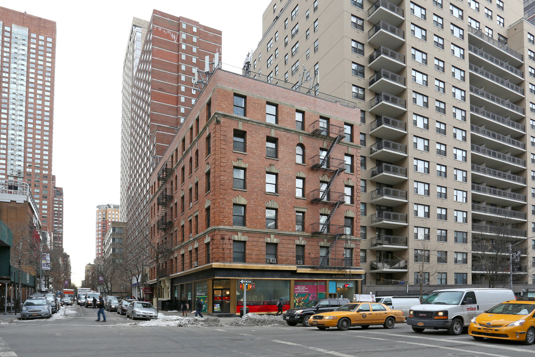 153 Amsterdam Ave in New York, NY - Foto de edificio