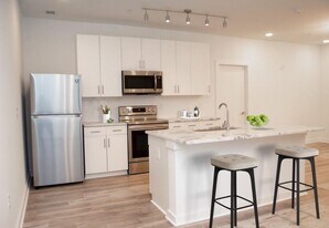 525 Parkway Dr NE in Atlanta, GA - Building Photo