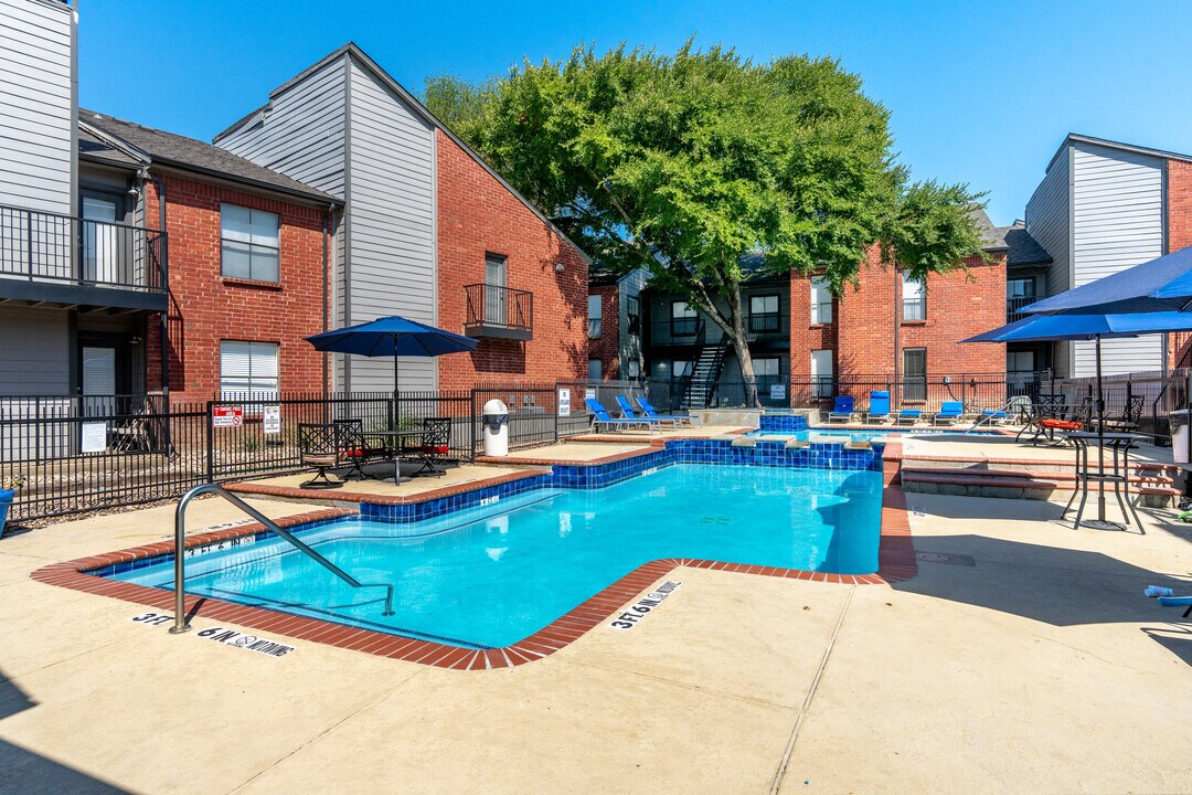 Spring Lake Village in Haltom City, TX - Building Photo
