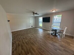27731 Arroyal Rd in Bonita Springs, FL - Foto de edificio - Building Photo