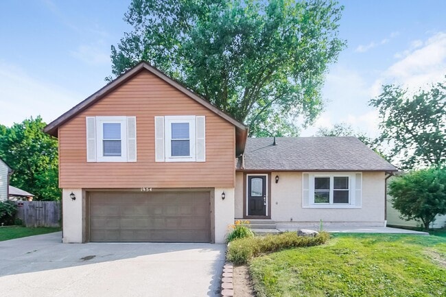 property at 1954 Forest Lake Ct