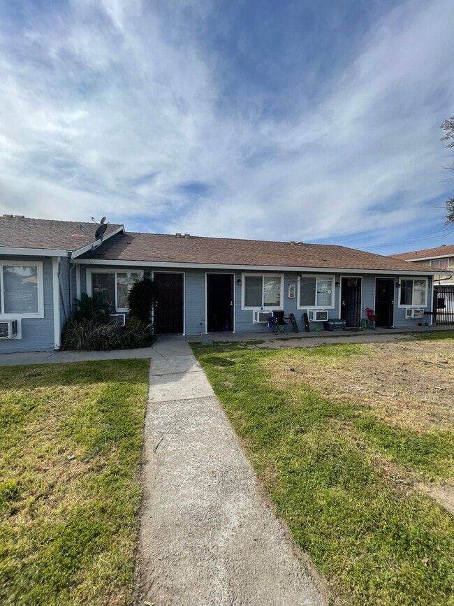 6773 California St in Winton, CA - Building Photo - Building Photo