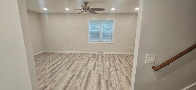 401 Trail Side Dr in Deforest, WI - Foto de edificio - Building Photo