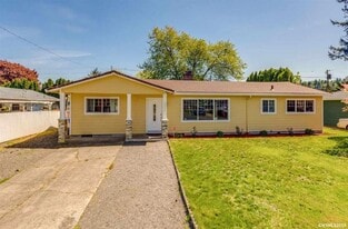 2052 SE 181st Ave in Portland, OR - Building Photo