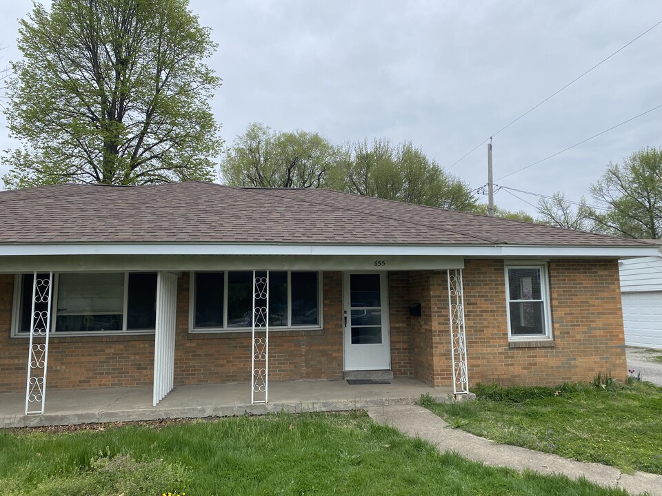 655 W Lenox Ave in Springfield, IL - Building Photo