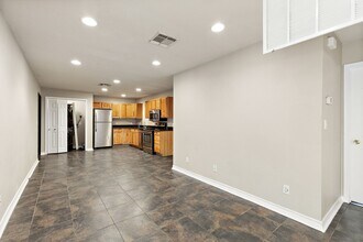 525 W Hutchison St in San Marcos, TX - Building Photo - Building Photo