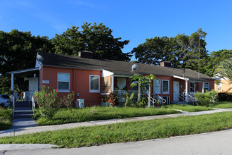 Southridge Senior Community in West Palm Beach, FL - Building Photo - Building Photo