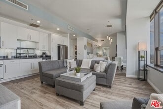 1100 Wilshire Blvd in Los Angeles, CA - Building Photo - Building Photo