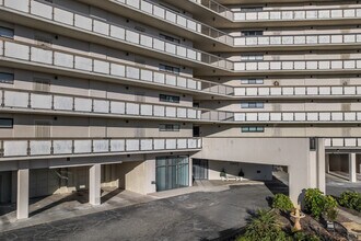 Seagate Colony in Virginia Beach, VA - Foto de edificio - Building Photo