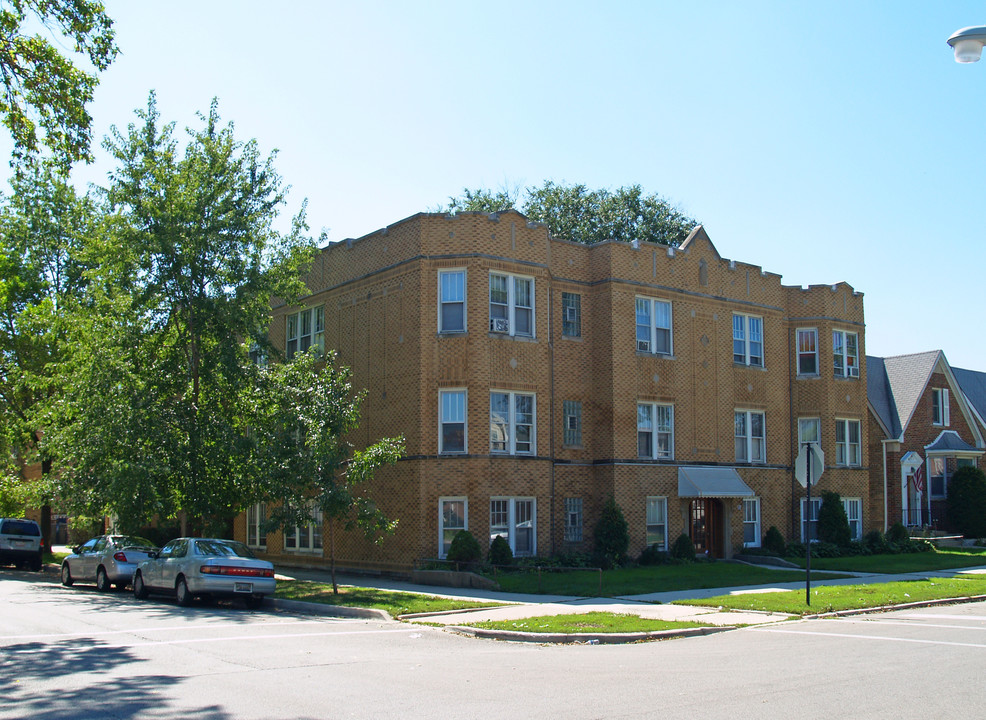 5501-5505 W Eddy St in Chicago, IL - Building Photo