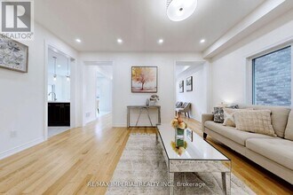 30 Pietrowski Dr in Georgina, ON - Building Photo - Building Photo