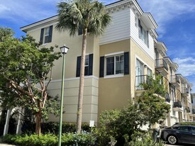 552 NW 39th Cir in Boca Raton, FL - Building Photo