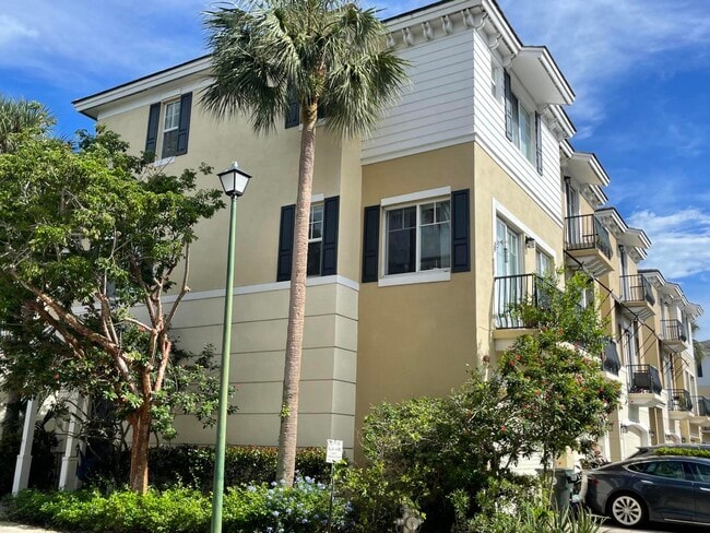 552 NW 39th Cir