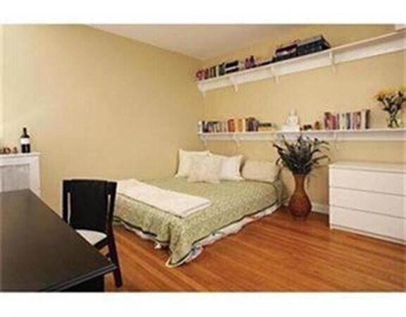 66 Marshal St in Brookline, MA - Building Photo - Building Photo