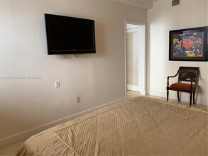 185 SE 14th Ter in Miami, FL - Foto de edificio - Building Photo