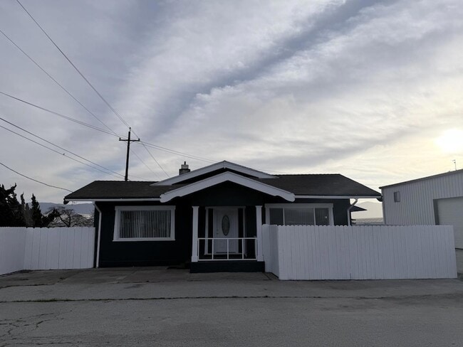 2340 Alisal Rd in Salinas, CA - Building Photo - Building Photo