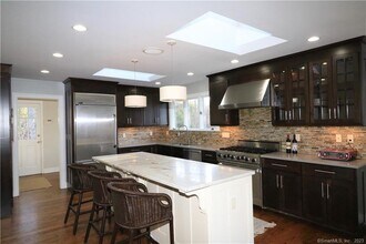 950 Rock Rimmon Rd in Stamford, CT - Building Photo - Building Photo