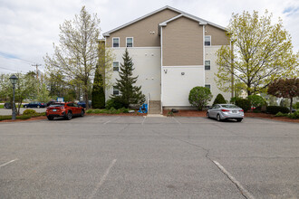 Crossroads Path in Merrimack, NH - Building Photo - Building Photo