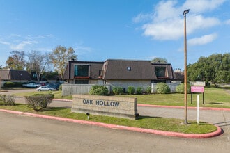 Oak Hollow in Alvin, TX - Foto de edificio - Building Photo