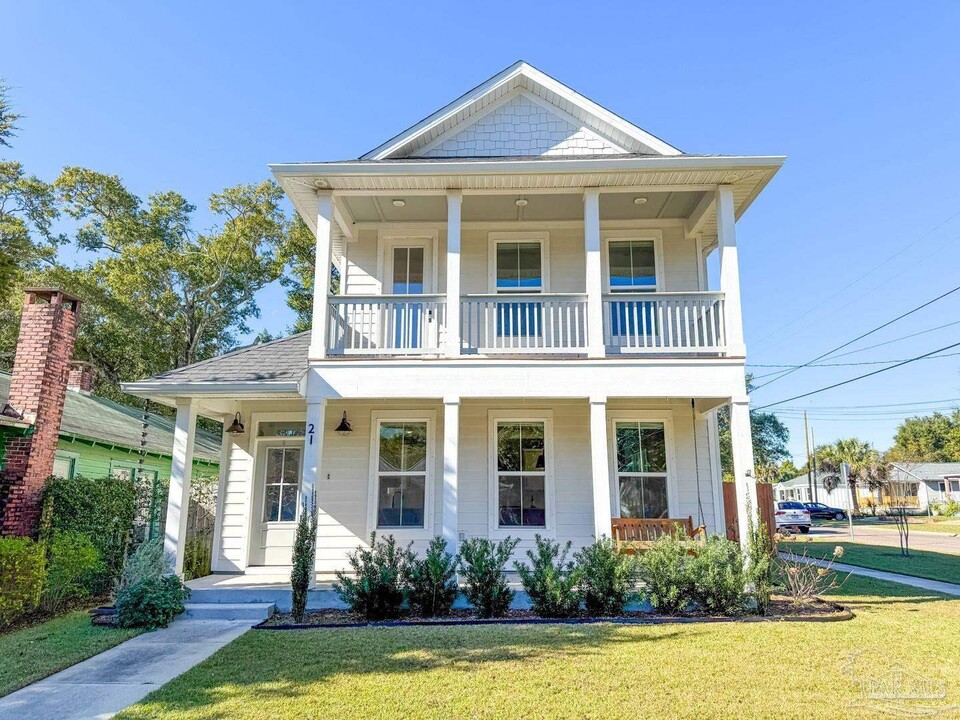 21 N E St in Pensacola, FL - Building Photo