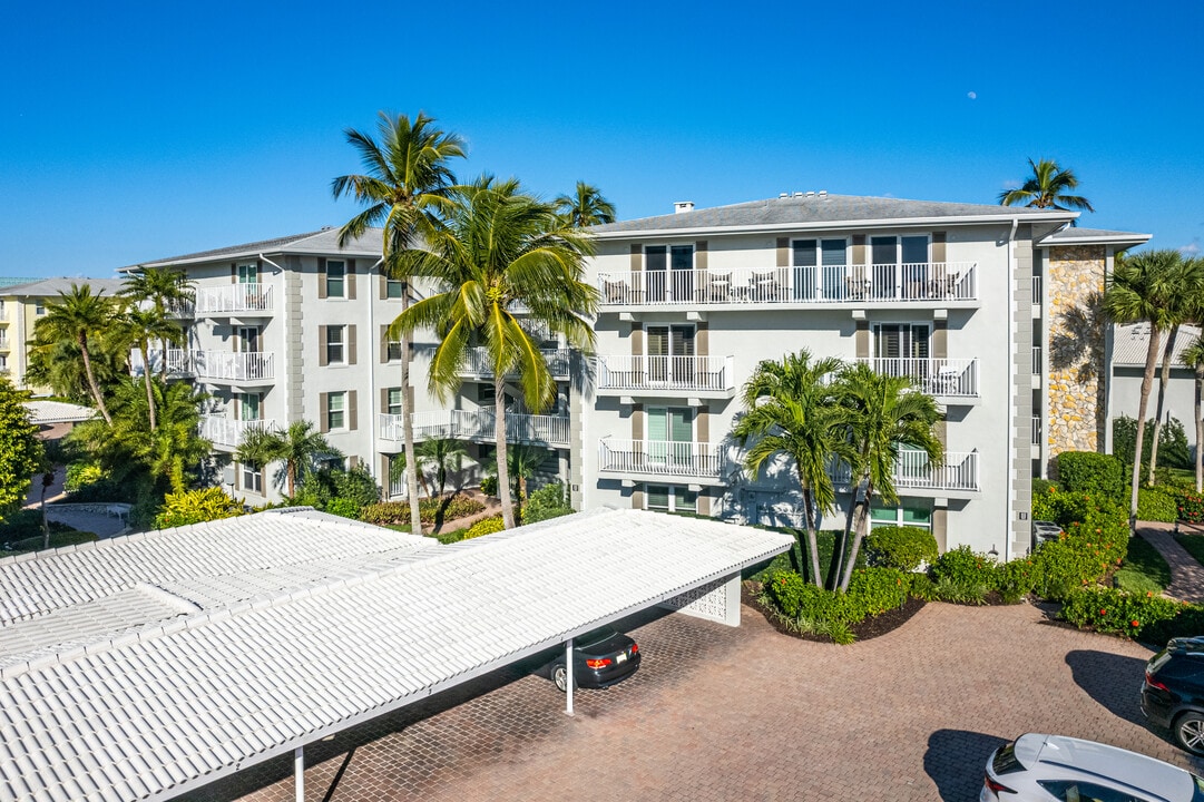 Gulf Bay Apartments in Naples, FL - Foto de edificio