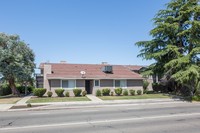 581 W Ashlan Ave in Clovis, CA - Building Photo - Building Photo