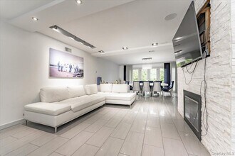 536 Oxford Rd in Cedarhurst, NY - Building Photo - Building Photo