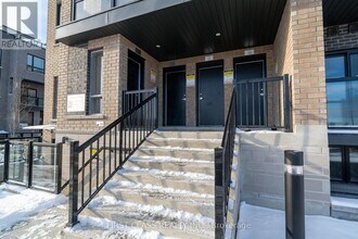 20 Lytham Grn Cir in Newmarket, ON - Building Photo - Building Photo