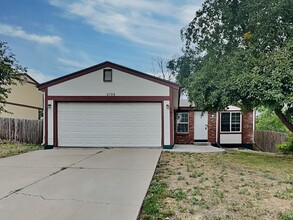 2759 S Sedalia St in Aurora, CO - Building Photo - Building Photo