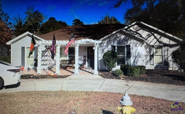 property at 199 Autumn Trace Ct