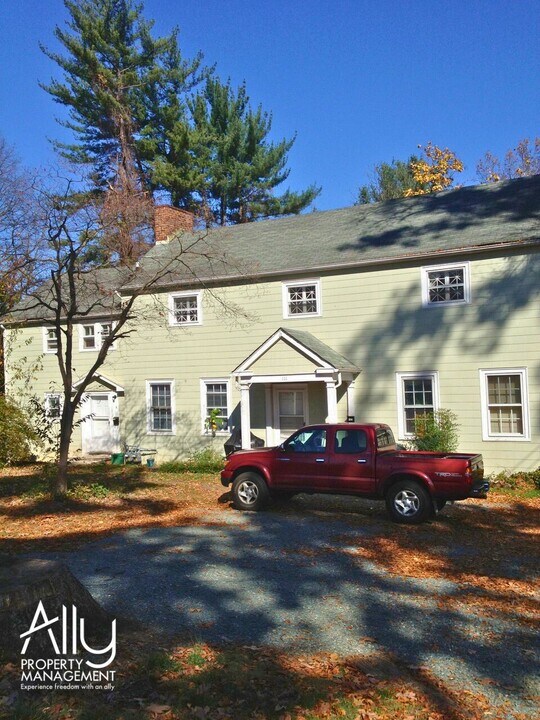 114 Maywood Ln in Charlottesville, VA - Building Photo