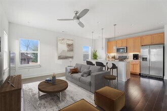 2305 Coronado St in Austin, TX - Foto de edificio - Building Photo