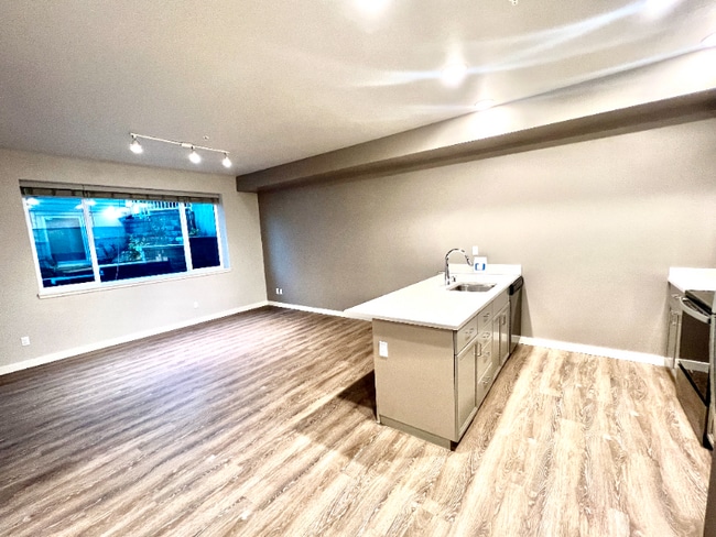 2330 Yakima Ct, Unit C103 in Tacoma, WA - Building Photo - Building Photo