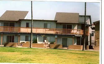 900 E Oceanfront in Newport Beach, CA - Building Photo