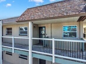 1028 Apollo Beach Blvd in Apollo Beach, FL - Building Photo - Building Photo