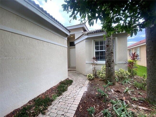639 Stanford Ln in Port St. Lucie, FL - Building Photo - Building Photo