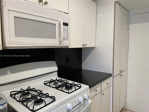 18101 NW 68th Ave in Hialeah, FL - Building Photo - Building Photo